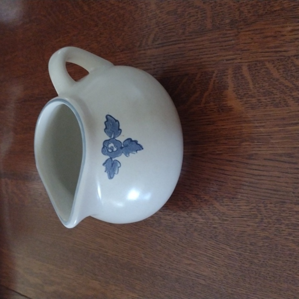 Pfaltzgraph Yorktown Serieswhite Blue Gravy Boat or Creamer (b620)